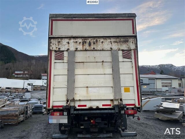 Box body Volvo FH16 700 Tandem Box Truck with Lift and Onspot