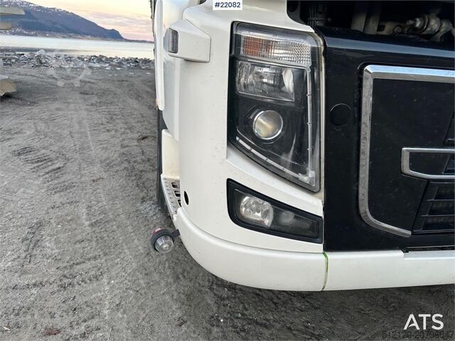 Box body Volvo FH16 700 Tandem Box Truck with Lift and Onspot