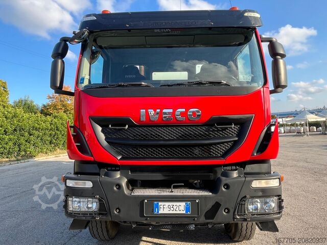 Betonszállító teherautó Iveco Trakker 450