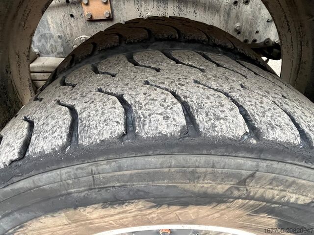 Betonszállító teherautó Astra HD9 84.50-80