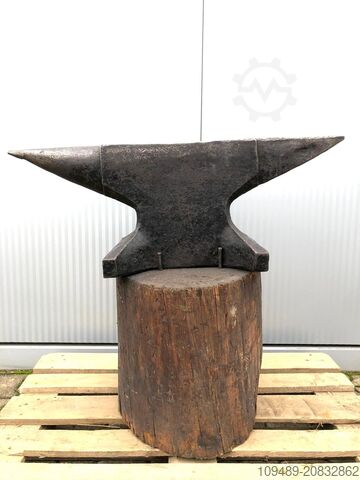 Forging equipment / anvil Amboss Amboss mit Unterbau