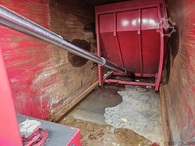 Garbage truck Volvo FL240 mit NTM 12cub K-2KMAXI 7.9+4.1 EUR