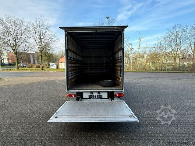 Transporter with suitcase Renault Master Koffer mit Ladebordwand *Klima*
