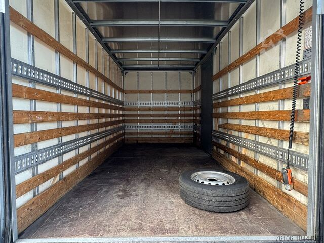 Transporter with suitcase Renault Master Koffer mit Ladebordwand *Klima*