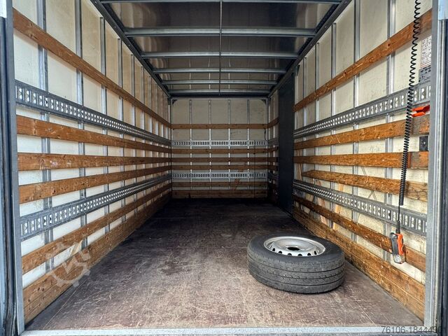 Transporter with suitcase Renault Master Koffer mit Ladebordwand *Klima*