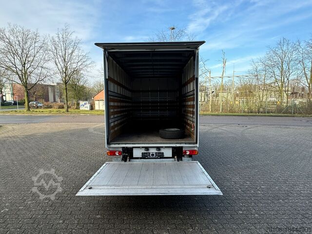 Transporter with suitcase Renault Master Koffer mit Ladebordwand *Klima*