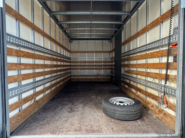 Transporter with suitcase Renault Master Koffer mit Ladebordwand *Klima*