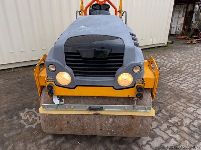 Walec jednobębnowy HAMM HD12VV / 2012 BJ / 1.369 H / 2.695 KG