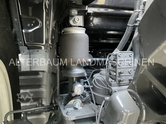 Traktor Valtra Q225