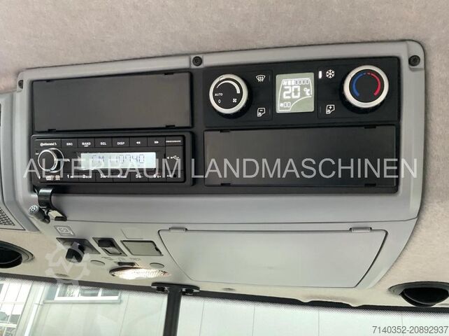 Traktor Valtra Q225