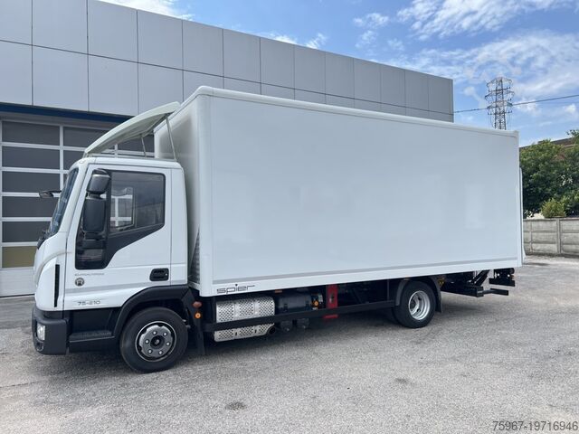 Furgon z windą hydrauliczną Iveco Eurocargo 75-210