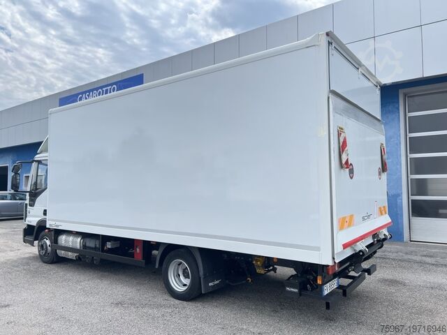 Furgon z windą hydrauliczną Iveco Eurocargo 75-210