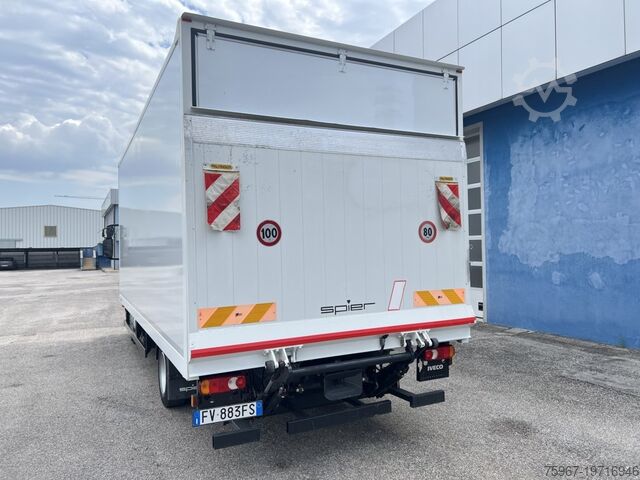 Furgon z windą hydrauliczną Iveco Eurocargo 75-210