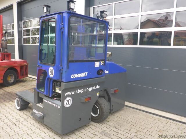 Chargeur latéral à quatre voies Combilift C4000