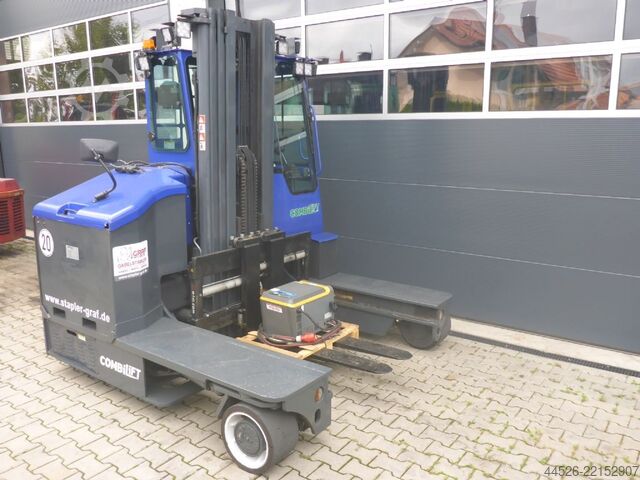 Chargeur latéral à quatre voies Combilift C4000