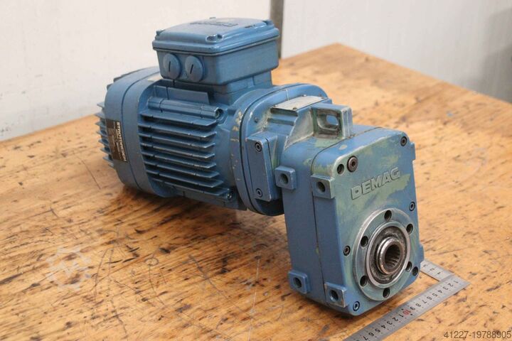 Redüktörlü motor 0,13/0,50 kW 43,4/186,8 d/dak DEMAG KBF80A8/2