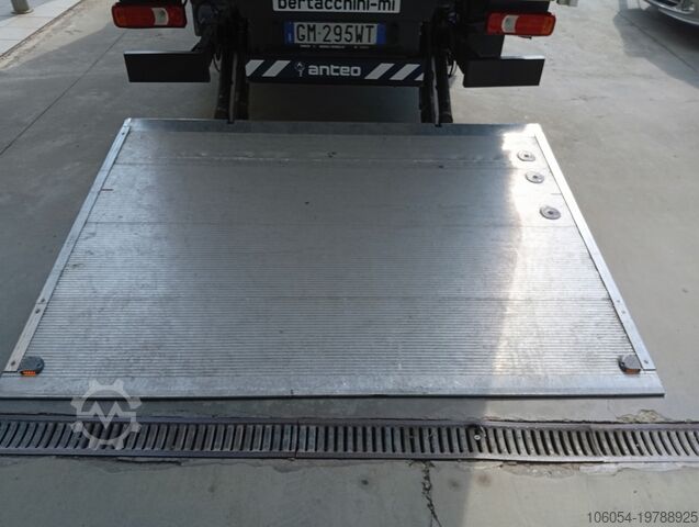 Furgon z windą hydrauliczną Iveco Daily 35