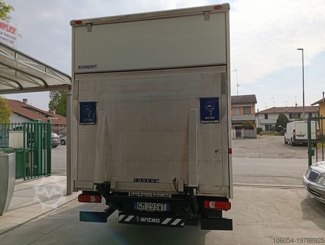 Furgon z windą hydrauliczną Iveco Daily 35