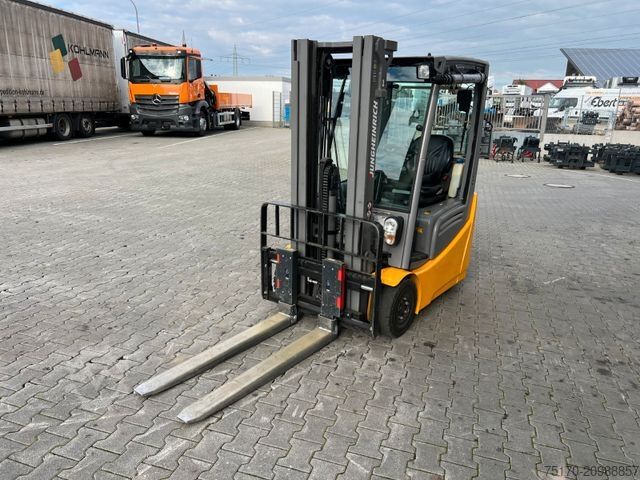 Frontgaffeltruck JUNGHEINRICH EFG 215 / Triplex: 4.25m! / SS / 1.573h / 2024