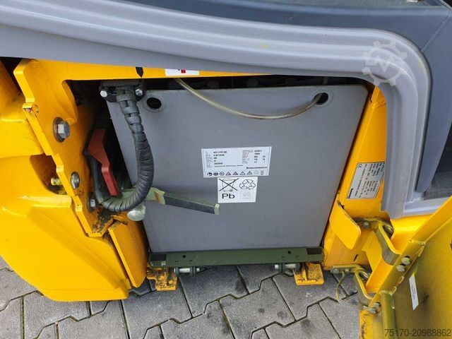 Wózek widłowy czołowy JUNGHEINRICH EFG 215 / Triplex: 4.25m! / SS / nur 3.488h!