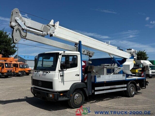Vrachtwagen met kraanopbouw Mercedes-Benz 814 Böcker Montage- Dachdecker+Arbeitskorb 25 M.