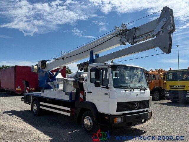 Vrachtwagen met kraanopbouw Mercedes-Benz 814 Böcker Montage- Dachdecker+Arbeitskorb 25 M.