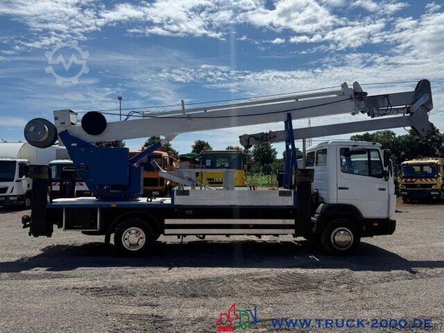 Vrachtwagen met kraanopbouw Mercedes-Benz 814 Böcker Montage- Dachdecker+Arbeitskorb 25 M.