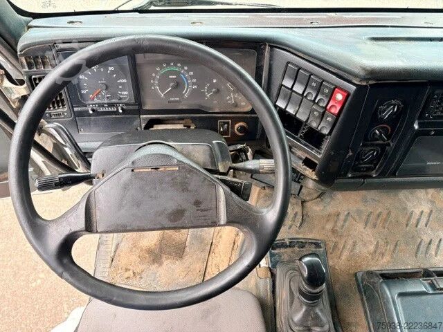 Volquete con grúa Renault Premium 385 .26G 6x2 PALFINGER / KIPPER (MECHAN...