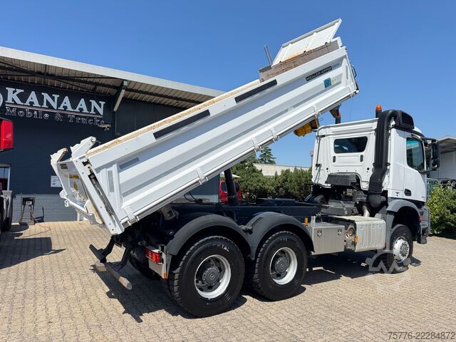 Camion-benne tricar MERCEDES-BENZ 3343 Arocs 4 Allrad 6x6 MEILLER  Only 34.000 Km