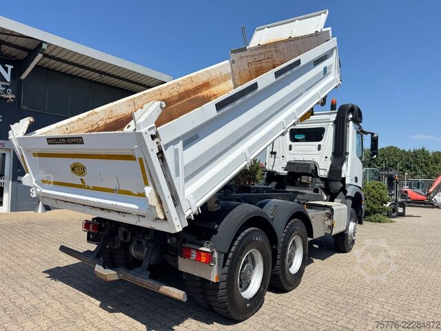 Camion-benne tricar MERCEDES-BENZ 3343 Arocs 4 Allrad 6x6 MEILLER  Only 34.000 Km