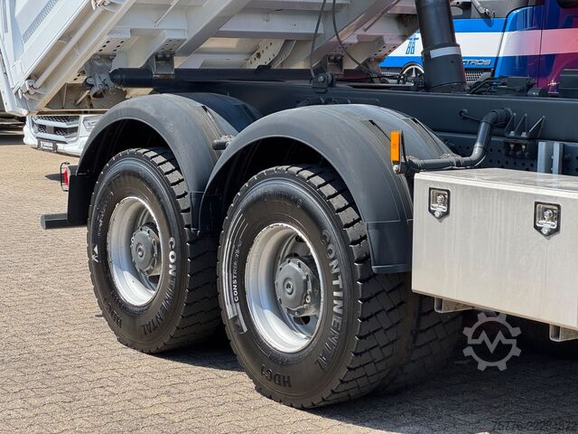 Camion-benne tricar MERCEDES-BENZ 3343 Arocs 4 Allrad 6x6 MEILLER  Only 34.000 Km
