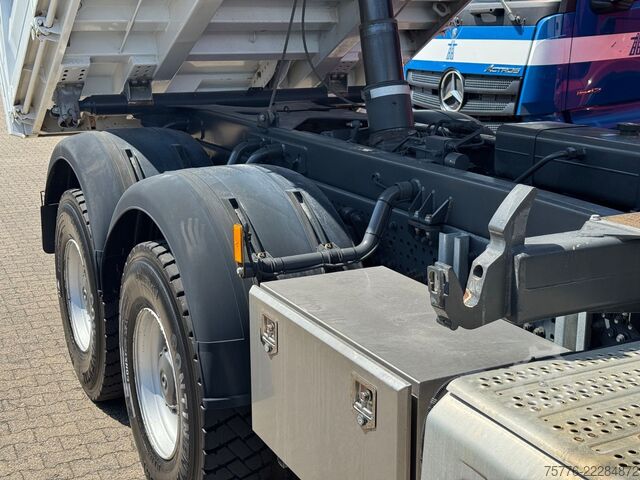 Camion-benne tricar MERCEDES-BENZ 3343 Arocs 4 Allrad 6x6 MEILLER  Only 34.000 Km