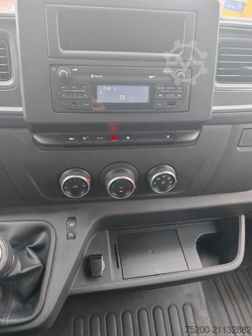 Transporter mit Koffer RENAULT Master