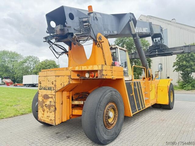 Apilador de contenedores llenos Kalmar Valmet RSD4118-4TL
