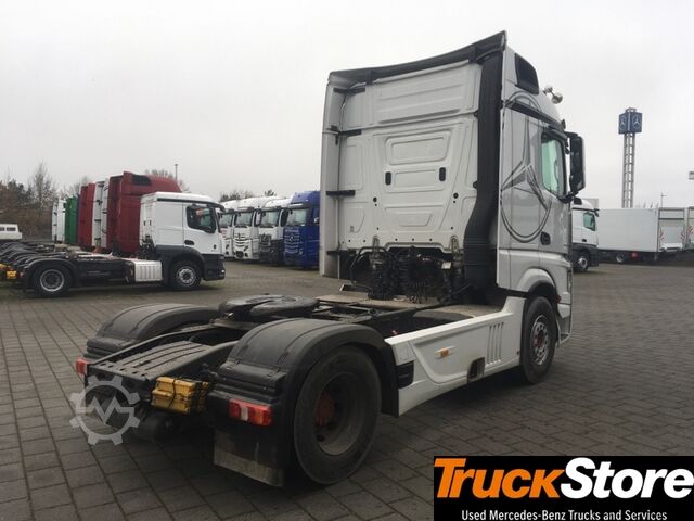 Standard tractor unit  Actros 1845 LS