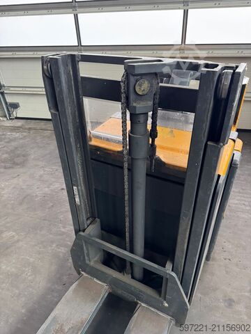 Gerbeurs de palettes Jungheinrich ERD 220