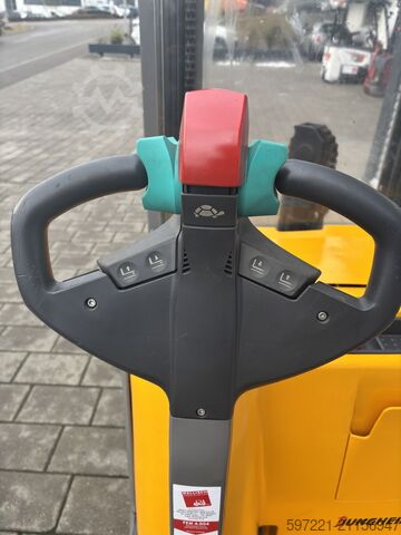 Apiladores de palés Jungheinrich EJC 216Z