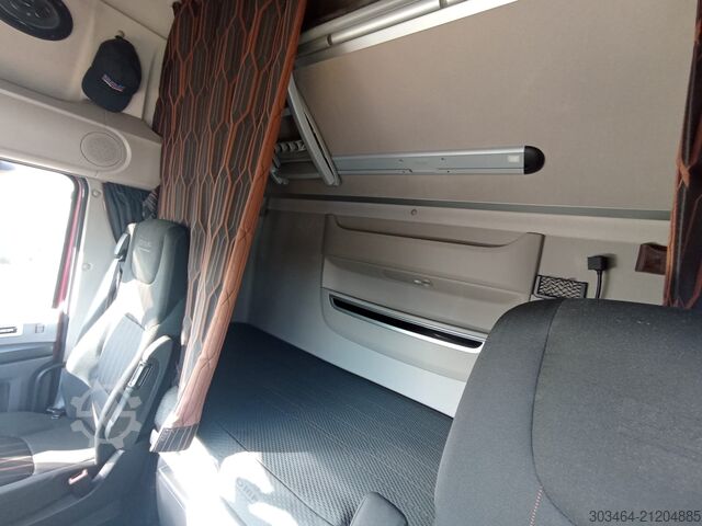 Standardni tegljač DAF XF 530 FT