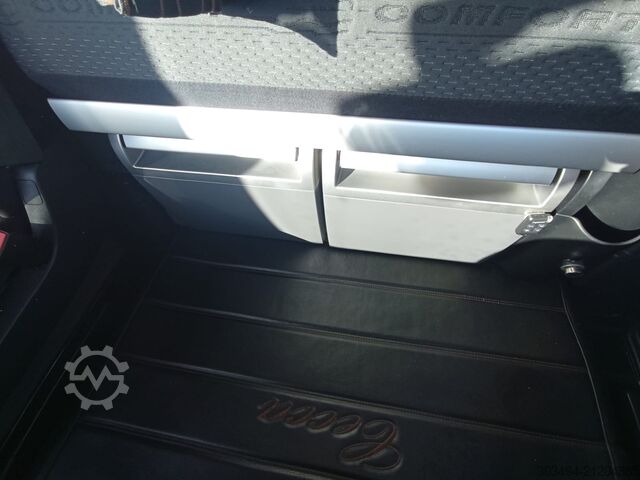 Standardni tegljač DAF XF 530 FT