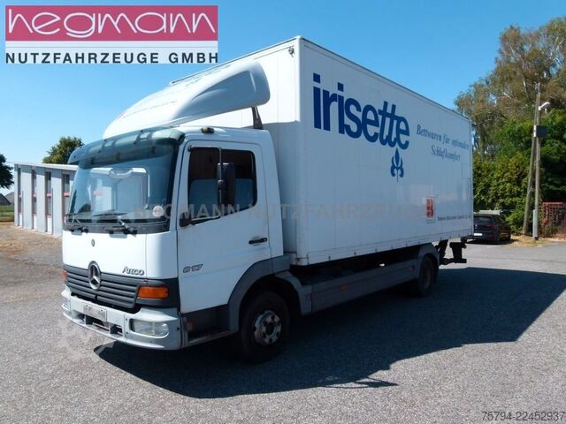 Autocarro con pianale e telone MERCEDES-BENZ Atego 817, Alu-Koffer LBW, AHK, DE.