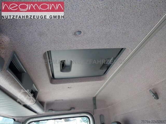 Autocarro con pianale e telone MERCEDES-BENZ Atego 817, Alu-Koffer LBW, AHK, DE.