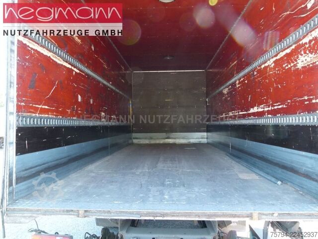Autocarro con pianale e telone MERCEDES-BENZ Atego 817, Alu-Koffer LBW, AHK, DE.