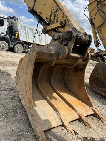 Paletli ekskavatör Caterpillar 330 DLN