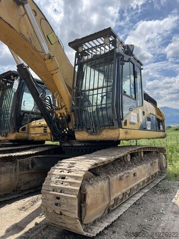 Paletli ekskavatör Caterpillar 330 DLN