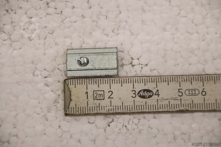 Kanallı somun M5, 9690 adet unbekannt Nutbreite 8mm mit Federkugel