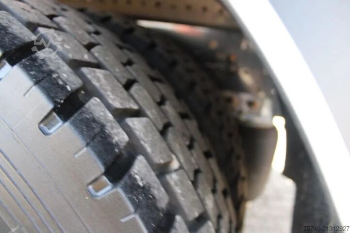 Box body Iveco EuroCargo 120 .210 + Euro 6 + Dhollandia Lift +...
