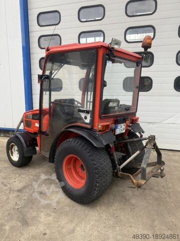 Kommunális traktor, traktor seprőgéppel és hókéssel téli szervizhez, kommunális traktor, S HAKO Hakotrak 2600 DA