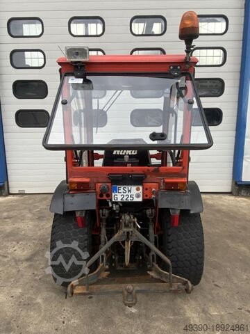 Kommunális traktor, traktor seprőgéppel és hókéssel téli szervizhez, kommunális traktor, S HAKO Hakotrak 2600 DA