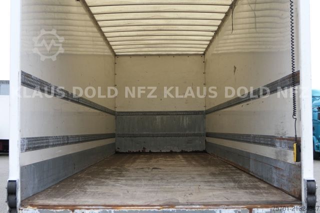 Vrachtwagen met bakwagen VOLVO FL 250 Koffer Rolltor LBW Euro 6