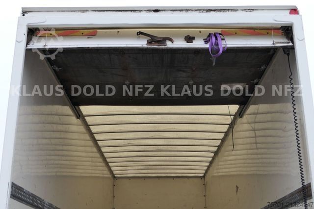 Vrachtwagen met bakwagen VOLVO FL 250 Koffer Rolltor LBW Euro 6